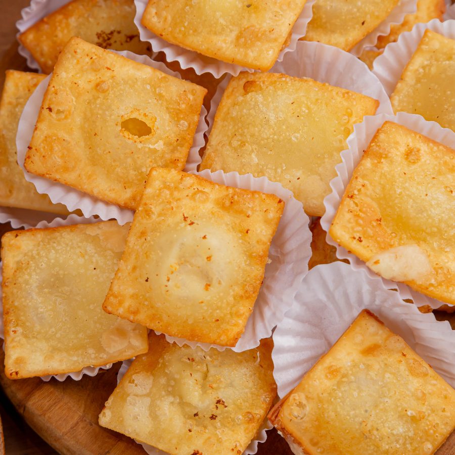 Pastelzinho frito de queijo